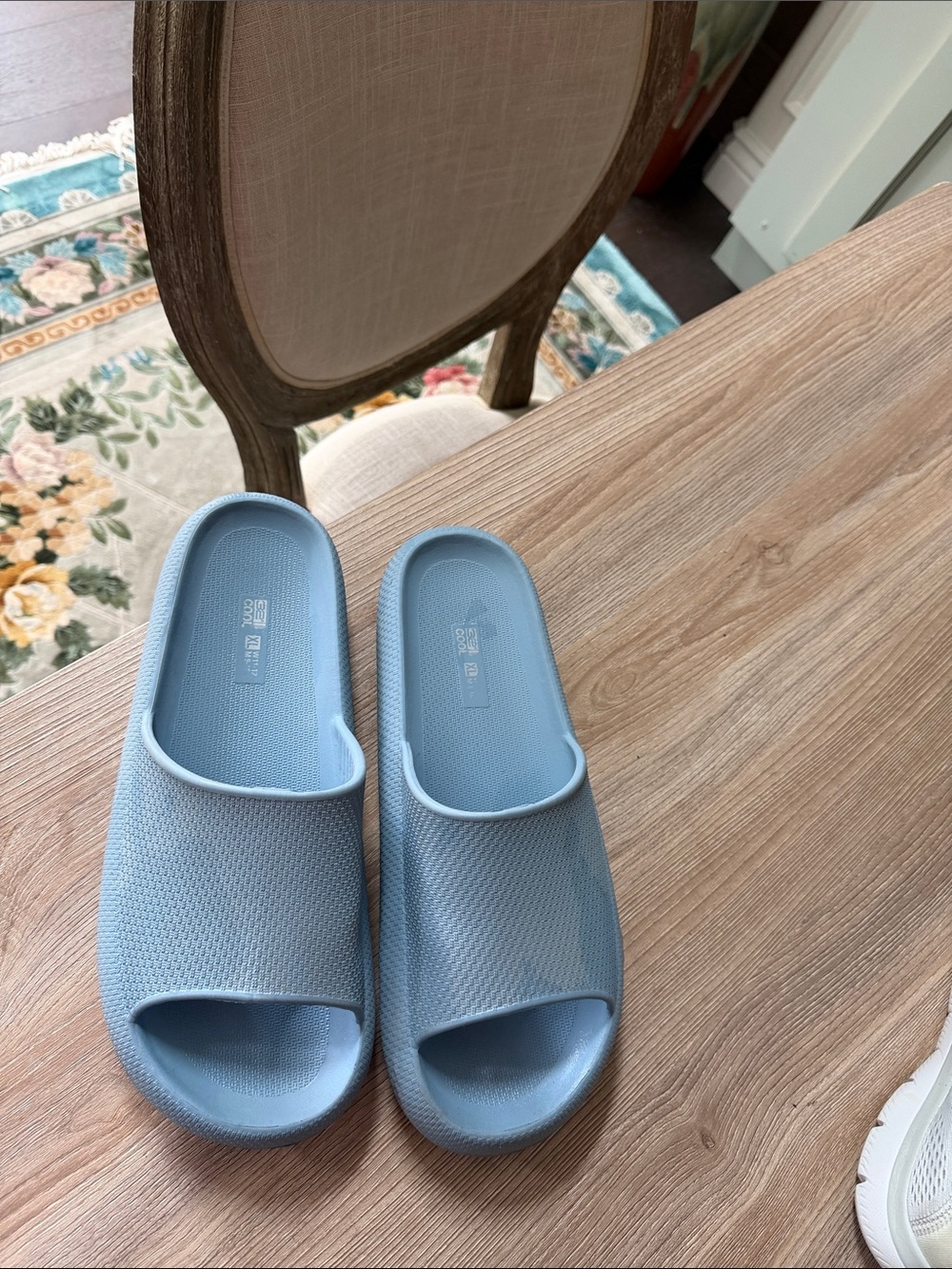 32 Degrees Light Blue Slip-On Shower Slides